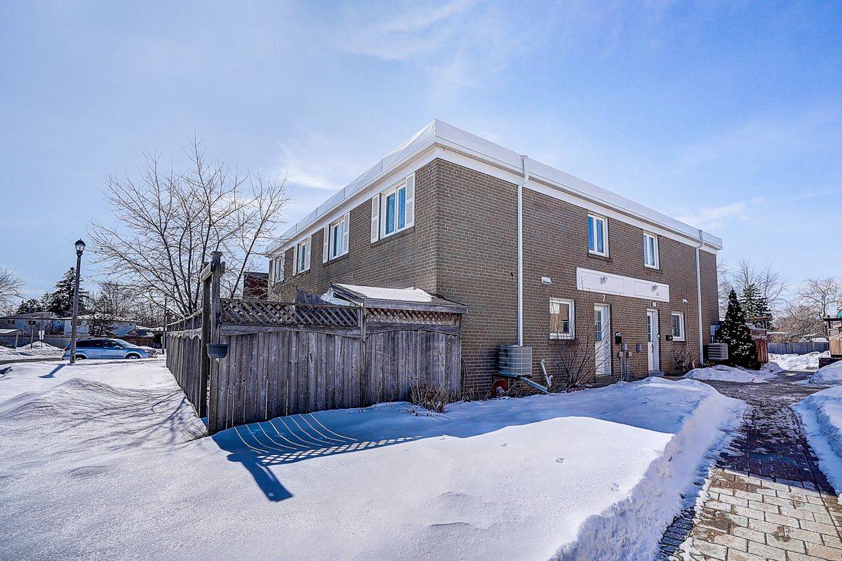 7 Town House CRES, Brampton, ON L6W 3C3
