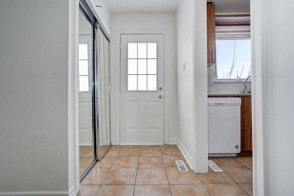 7 Town House CRES, Brampton, ON L6W 3C3