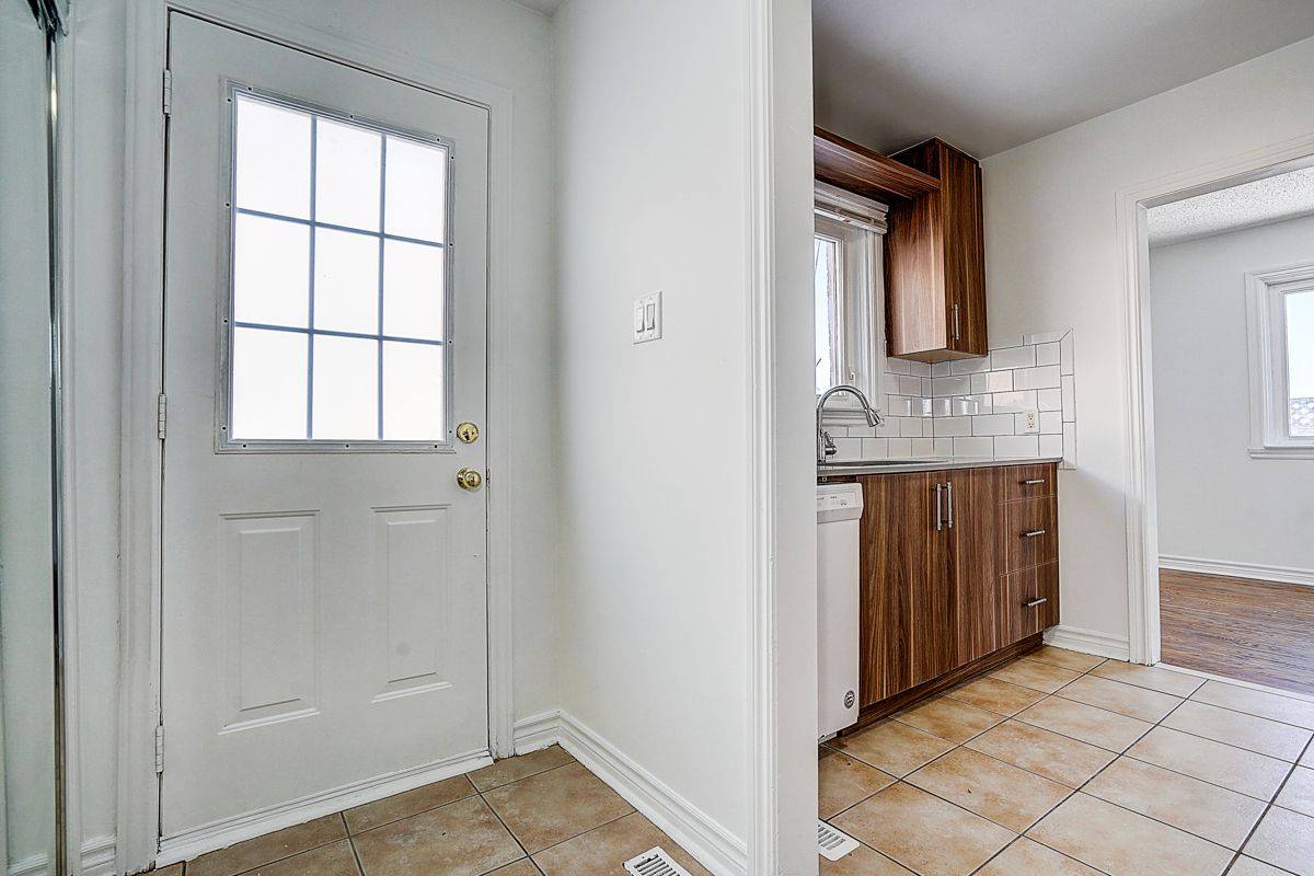 7 Town House CRES, Brampton, ON L6W 3C3