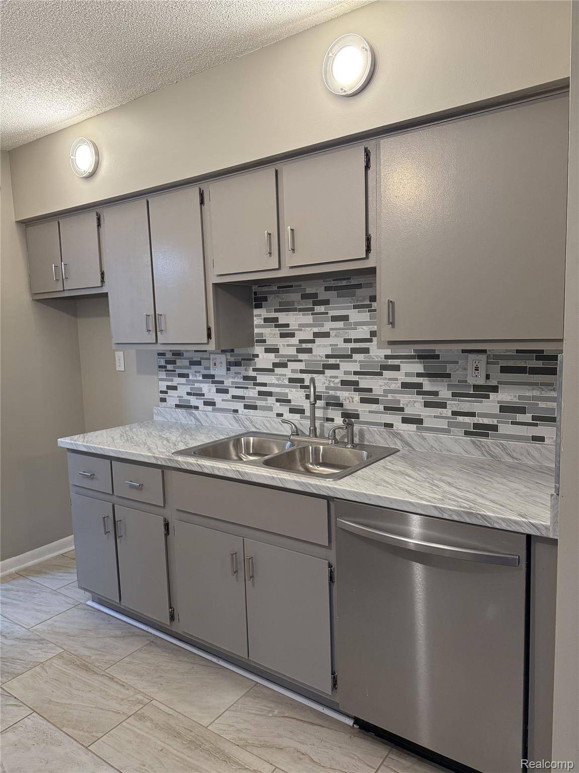 33023 Fargo ST, Livonia, MI 48152