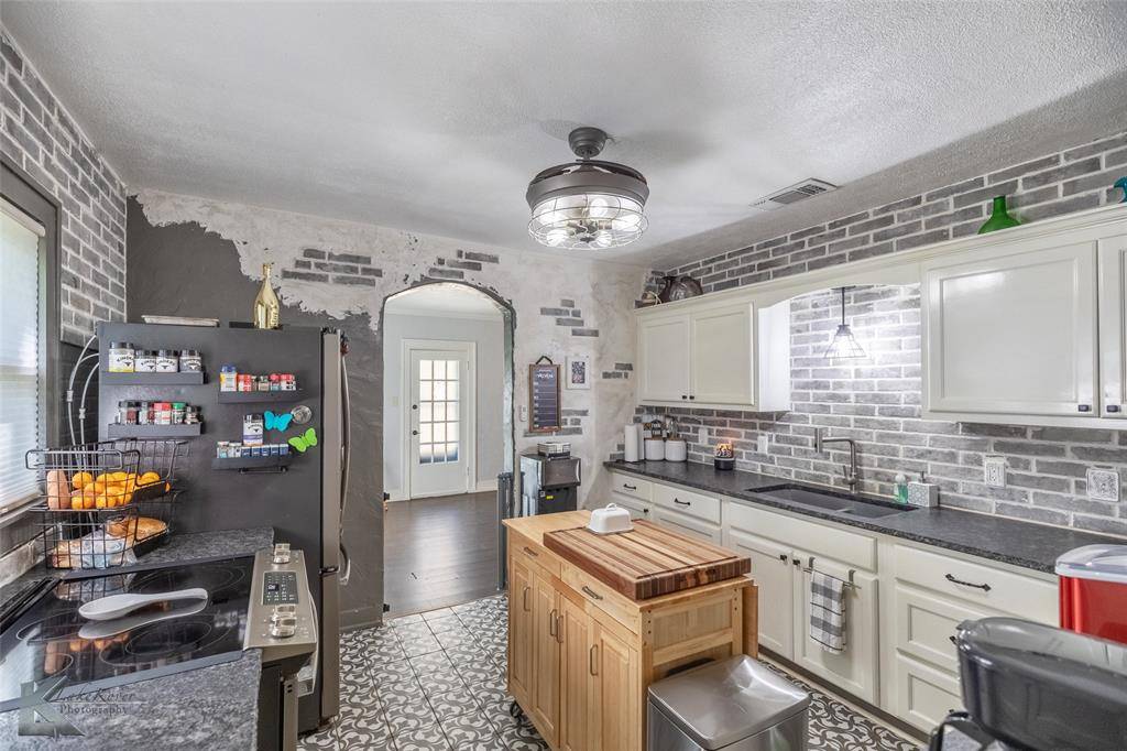 202 E Ross Street, Rising Star, TX 76471