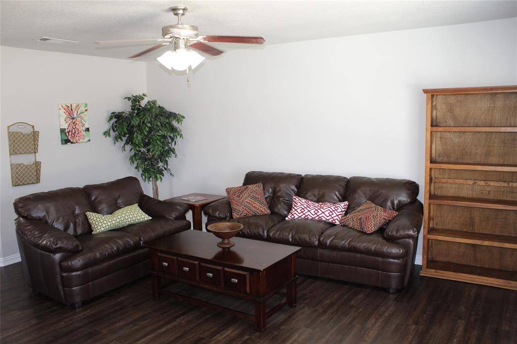 324 Jennifer Court, Weatherford, TX 76086