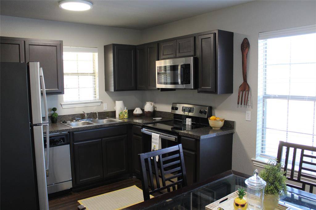 324 Jennifer Court, Weatherford, TX 76086