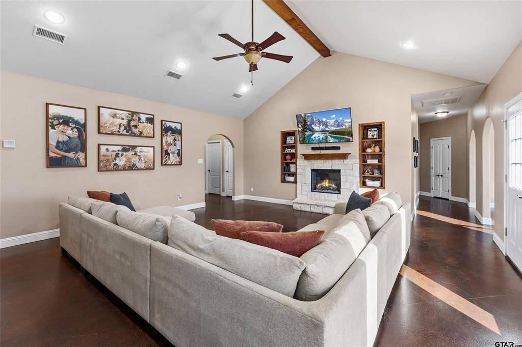 205 Vz County Road 4807, Ben Wheeler, TX 75754