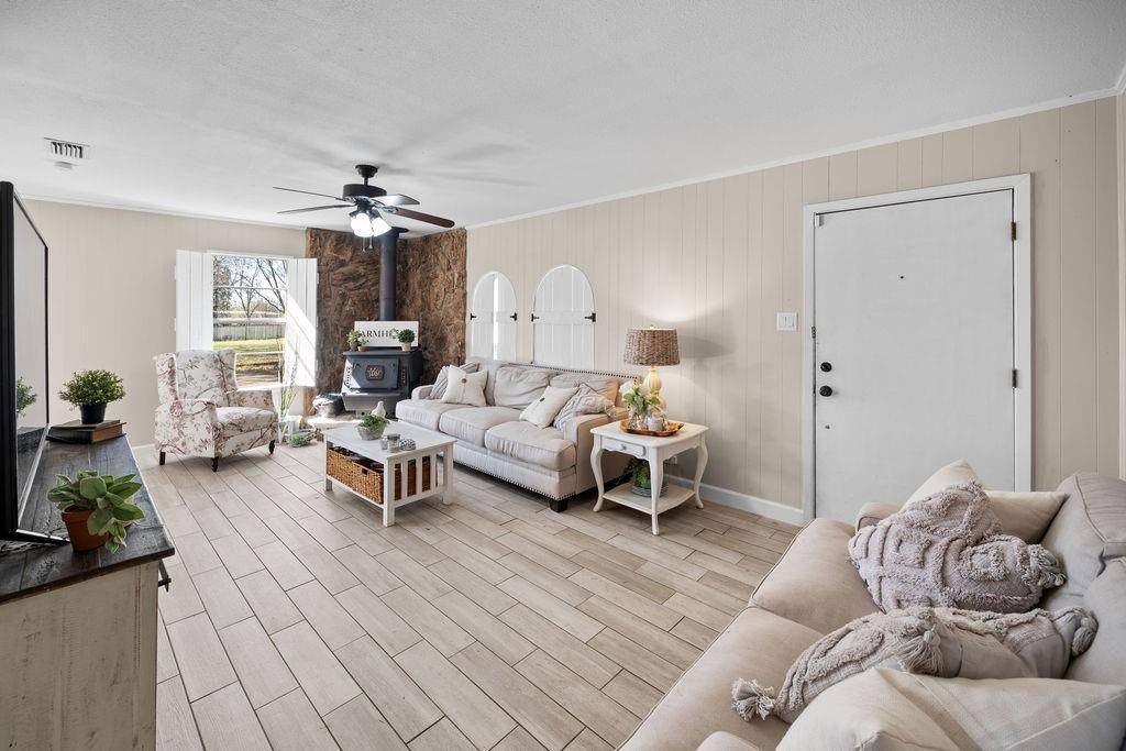 1132 N Fm 17, Alba, TX 75410