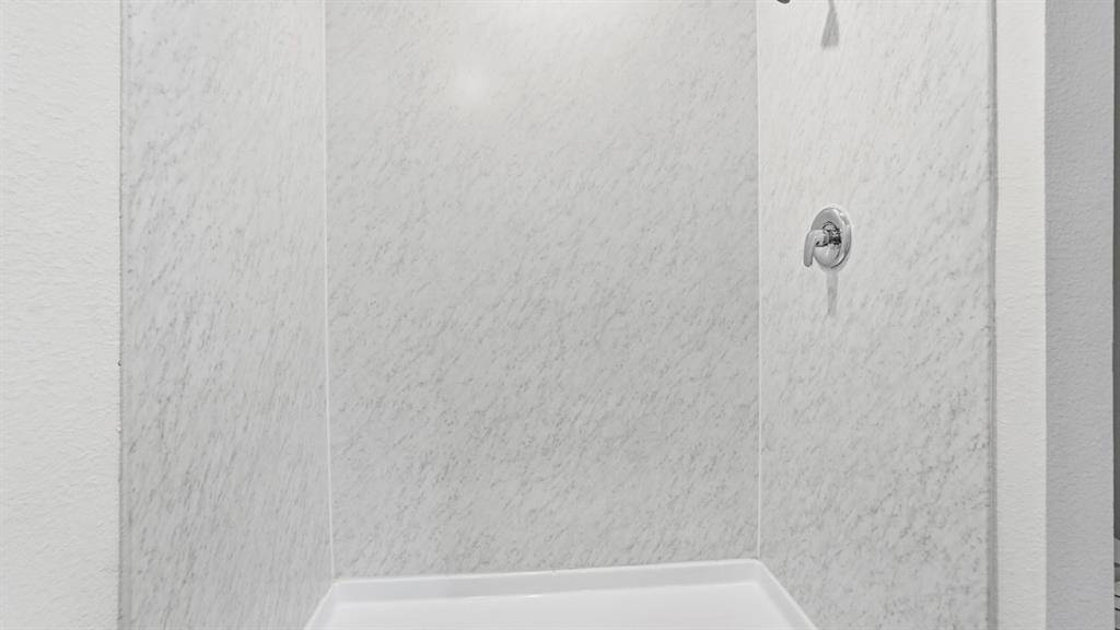 1913 Glory Drive, Bonham, TX 75418