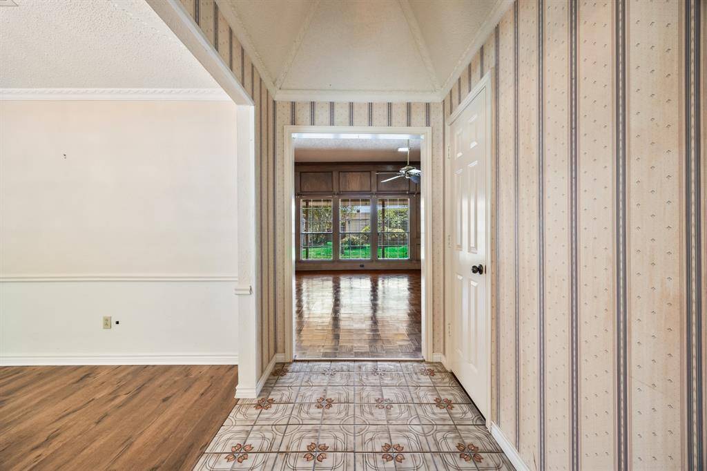 2106 Meadowview Circle, Garland, TX 75043