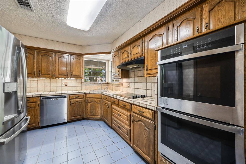 2106 Meadowview Circle, Garland, TX 75043