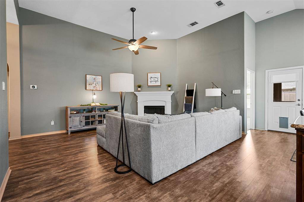 5321 Thornbush Drive, Fort Worth, TX 76179