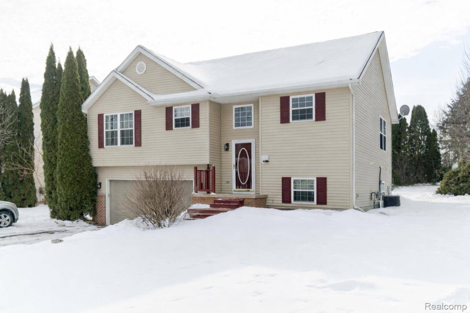 2430 Hickory Circle DR, Oceola Township, MI 48855