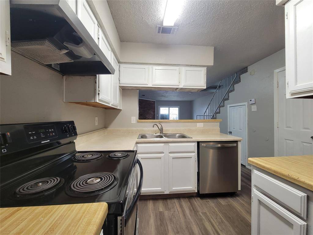 9571 Olde Towne Row, Dallas, TX 75227