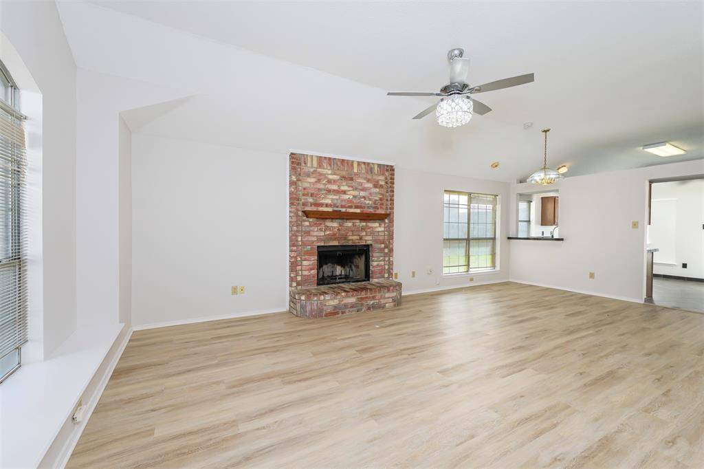 709 Raywood Drive, Grand Prairie, TX 75052