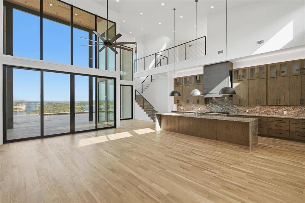 961 E Hells Gate Dr, Graford, TX 76449