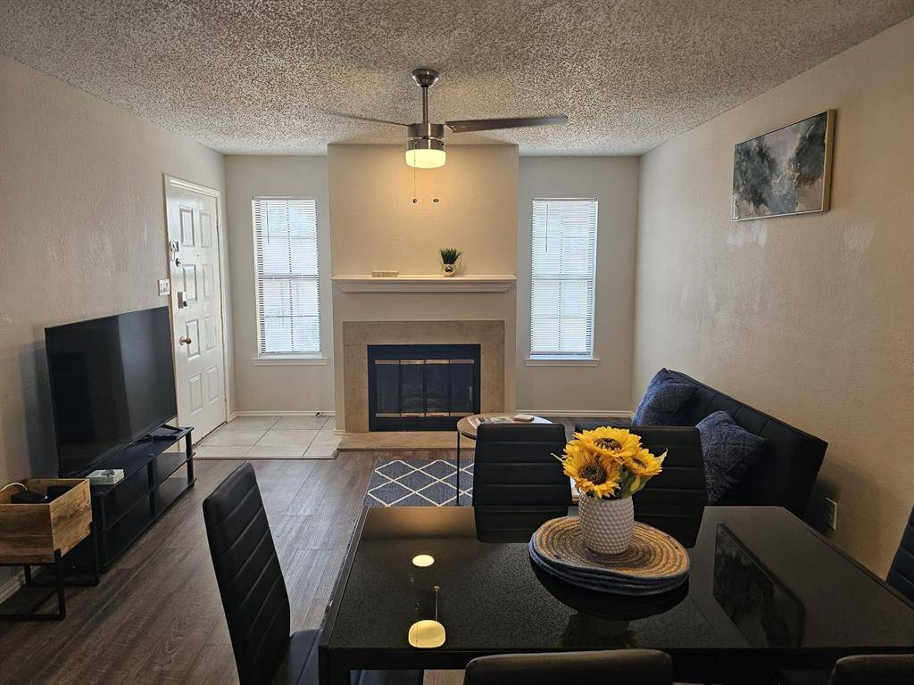 1728 Crest Point Drive, Arlington, TX 76012