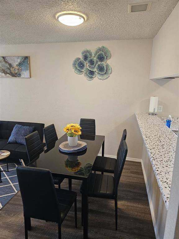 1728 Crest Point Drive, Arlington, TX 76012