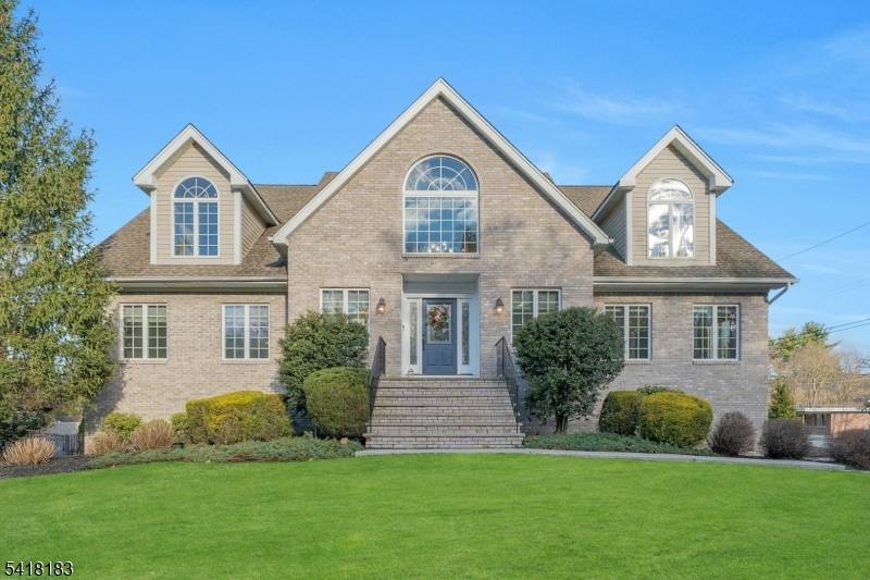 1 Laurel Ct, Oakland Boro, NJ 07436