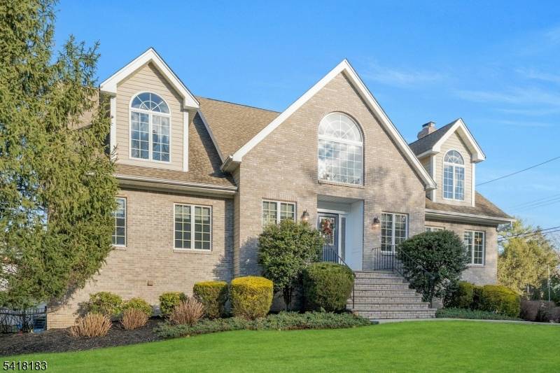 1 Laurel Ct, Oakland Boro, NJ 07436
