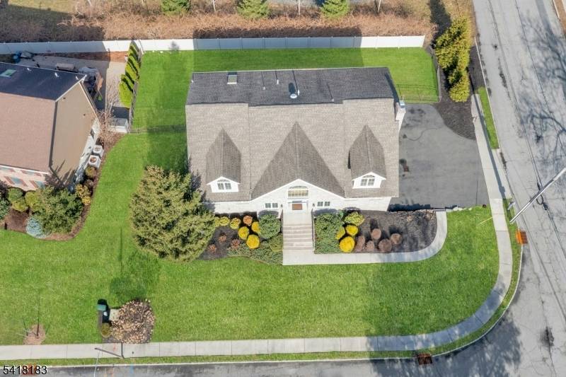 1 Laurel Ct, Oakland Boro, NJ 07436