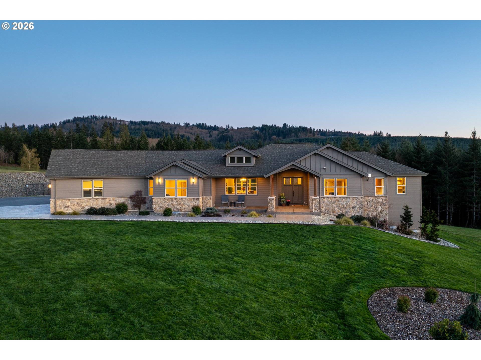 300 CROSS CREEK RD, Kelso, WA 98626