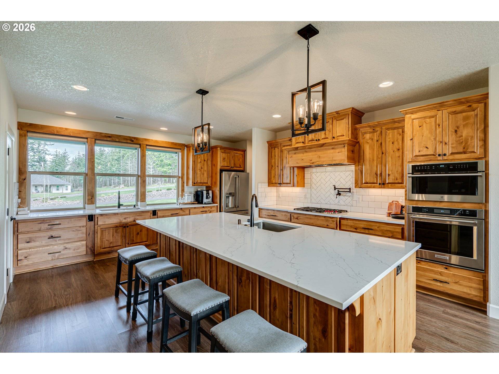 300 CROSS CREEK RD, Kelso, WA 98626