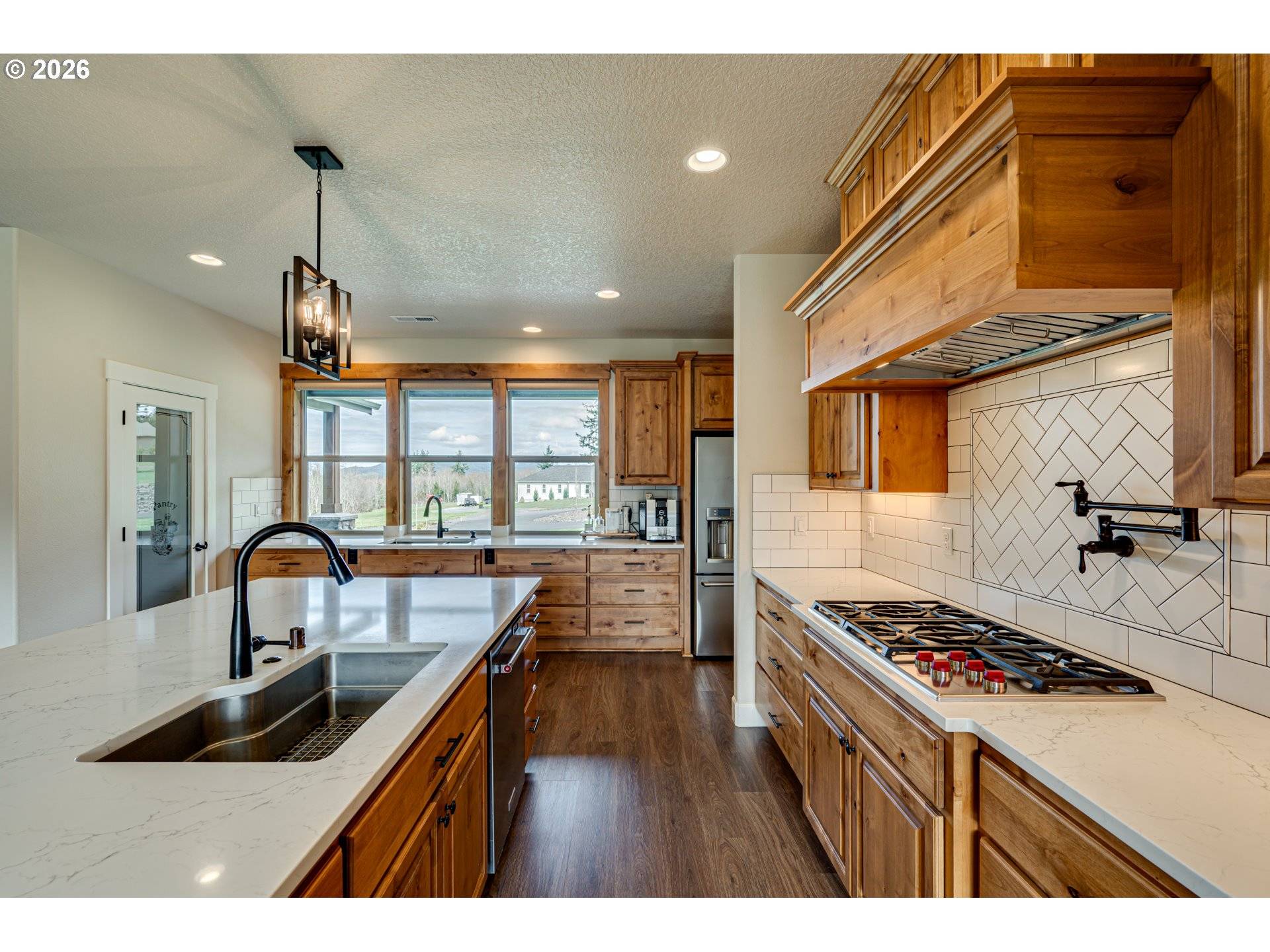 300 CROSS CREEK RD, Kelso, WA 98626