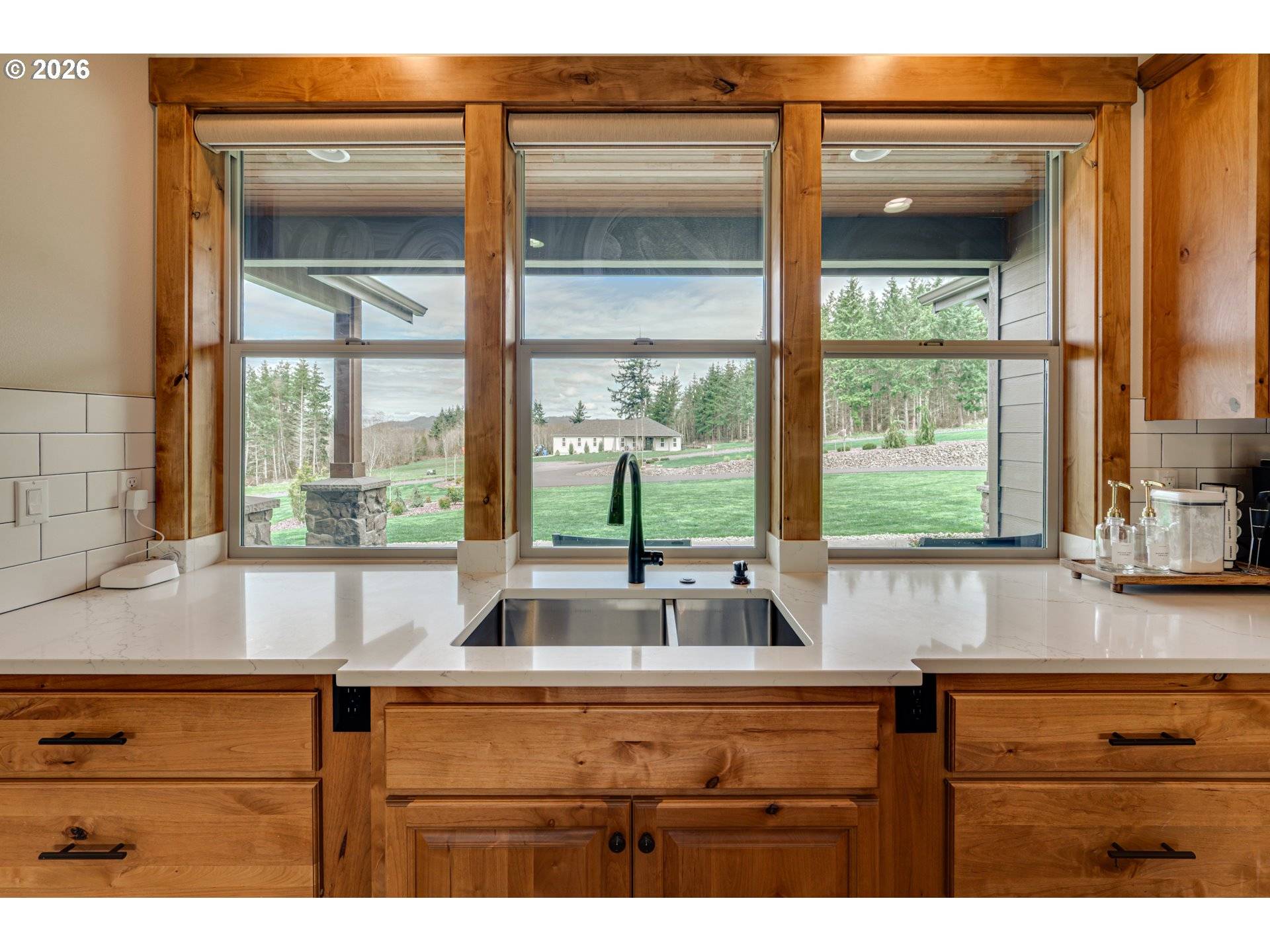 300 CROSS CREEK RD, Kelso, WA 98626