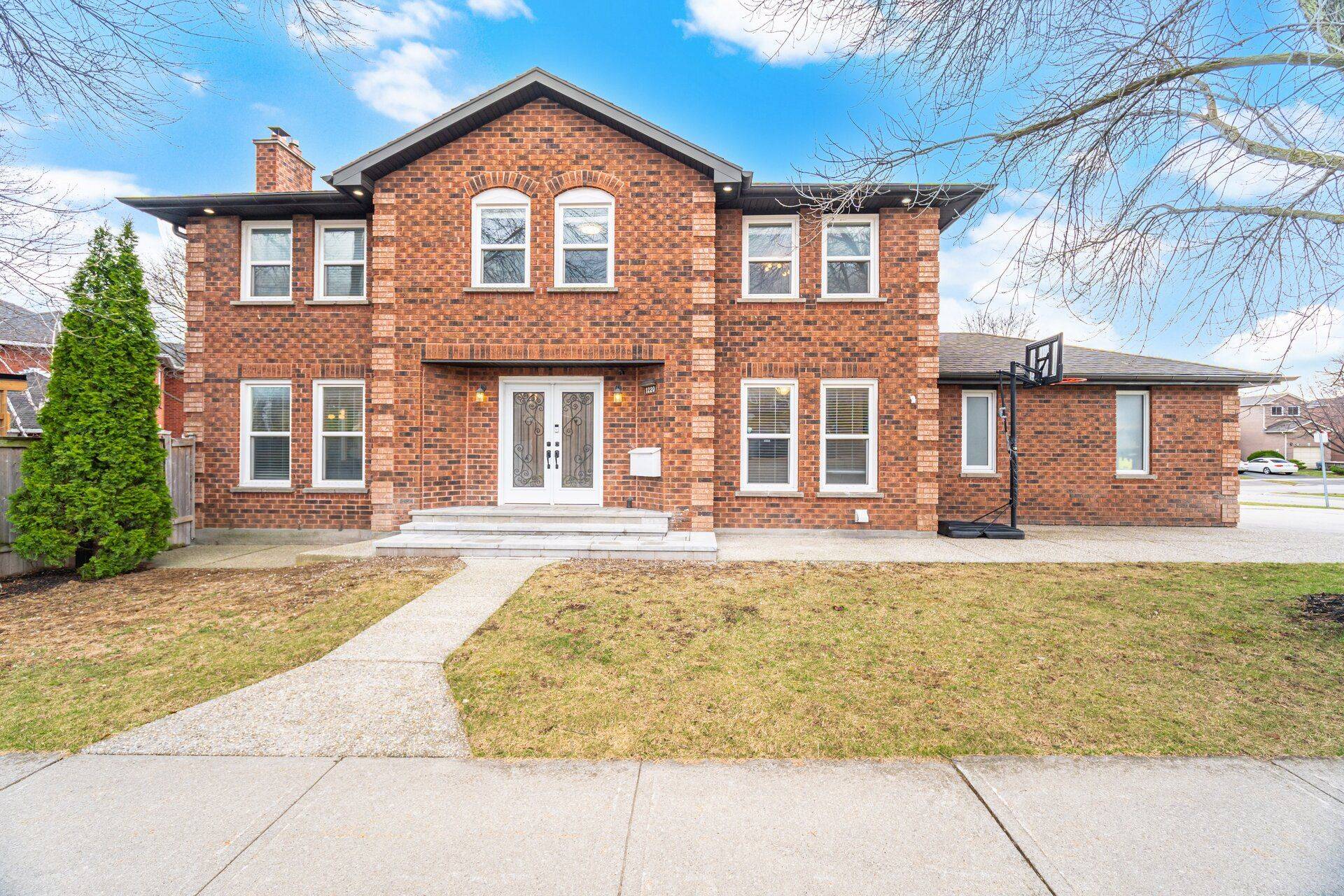 1220 Thoresby DR, Oakville, ON L6J 7K3