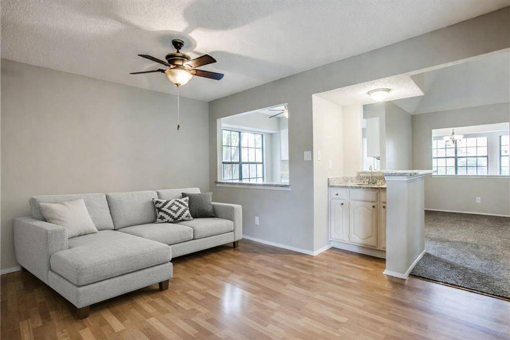 1036 Twin Falls Drive, Desoto, TX 75115