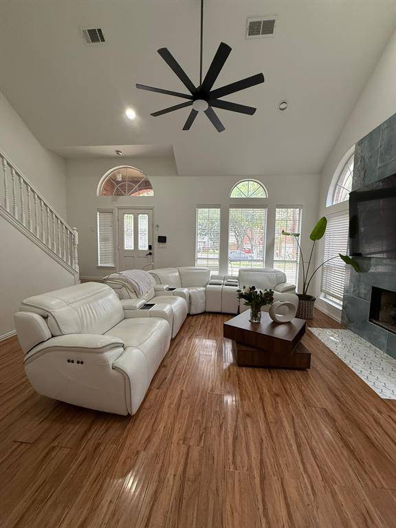 417 Moonlight Way, Irving, TX 75063