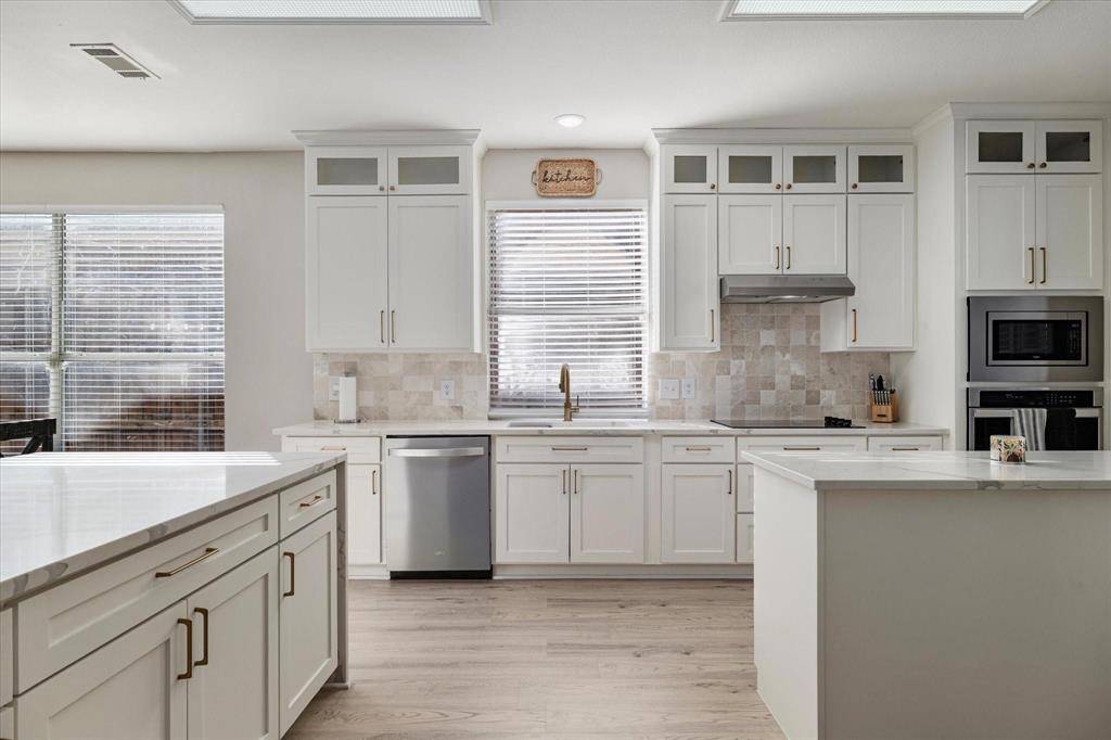 1318 Pinehurst Drive, Lewisville, TX 75077