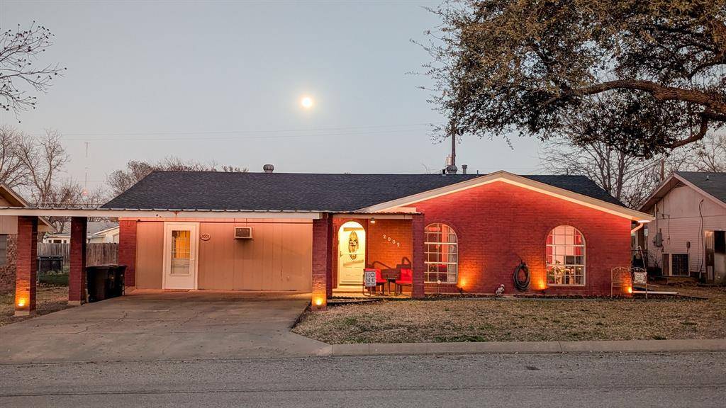 2005 S Pine Street, Brady, TX 76825