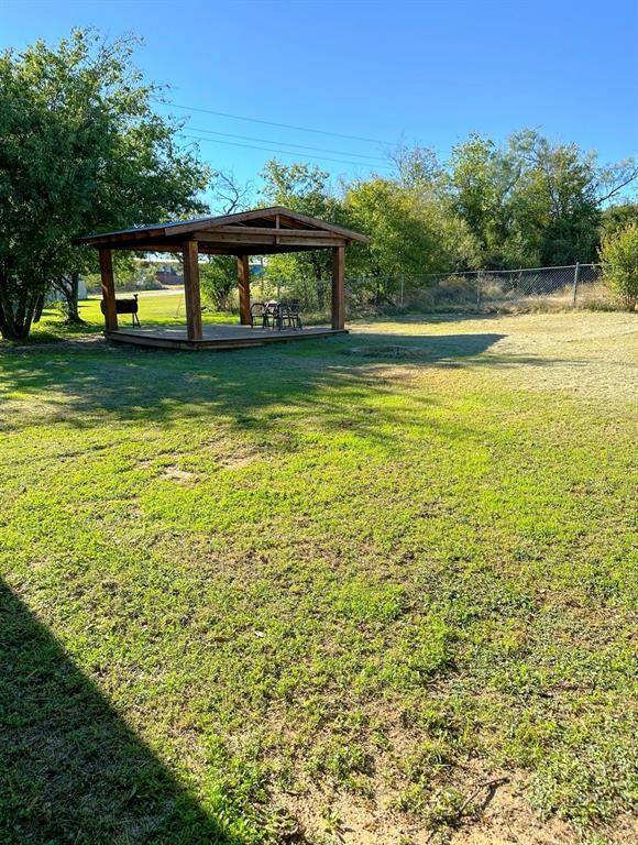 1402 Avenue J, Cisco, TX 76437
