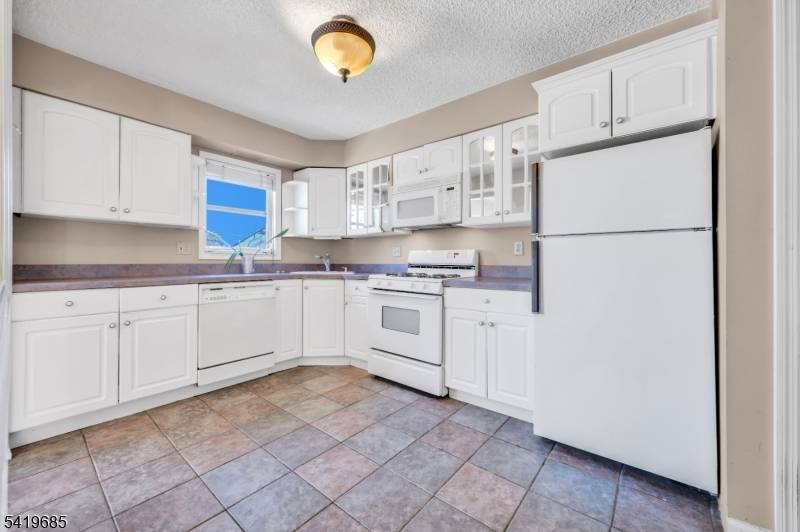 24 Carolyn Rd, Belleville Twp., NJ 07109