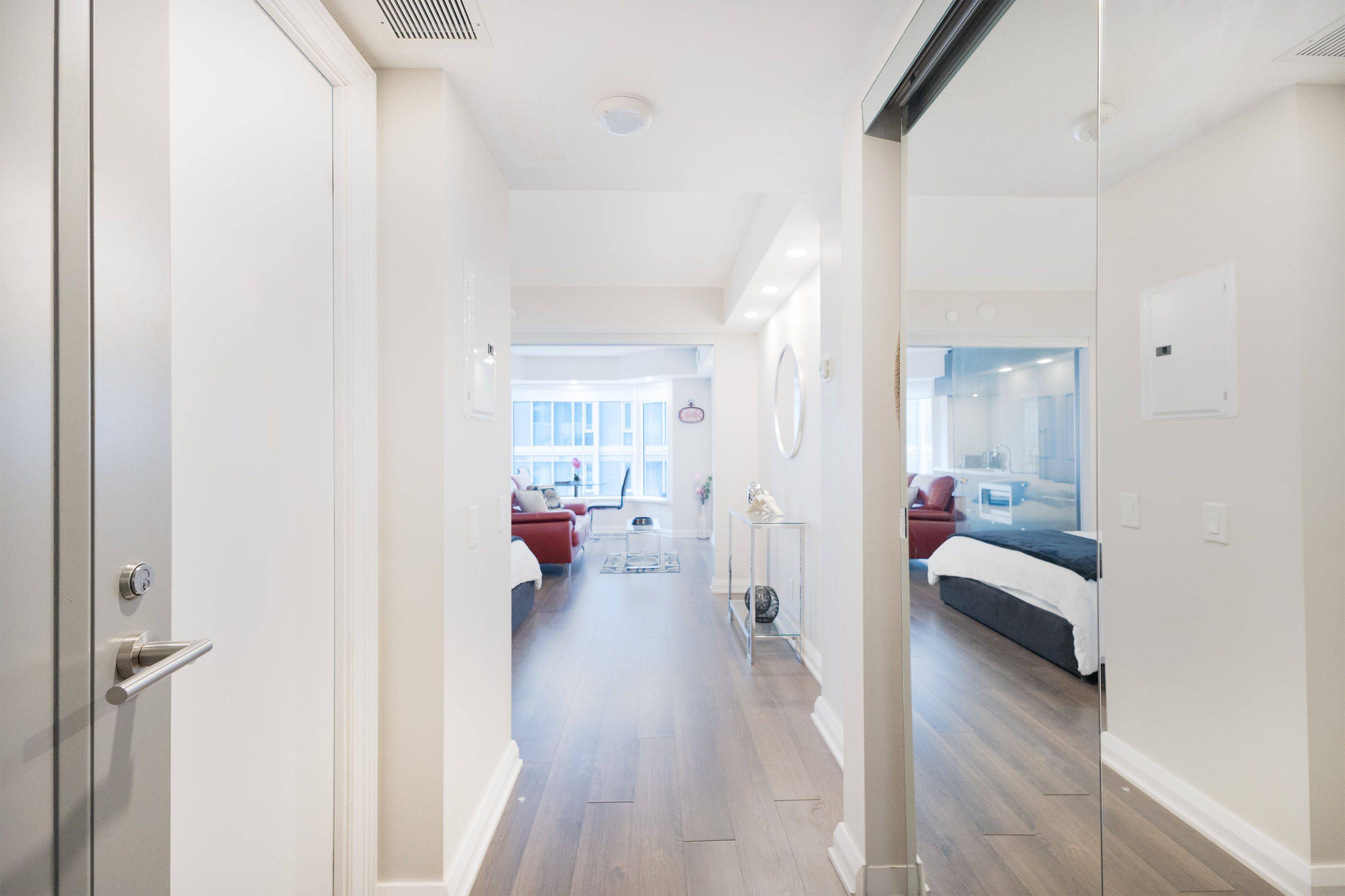 155 Yorkville AVE W #1610, Toronto C02, ON M5R 1C4