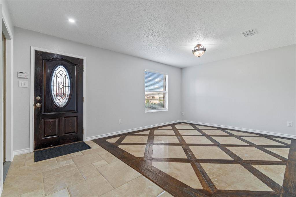 614 Pondview Drive, Cedar Hill, TX 75104