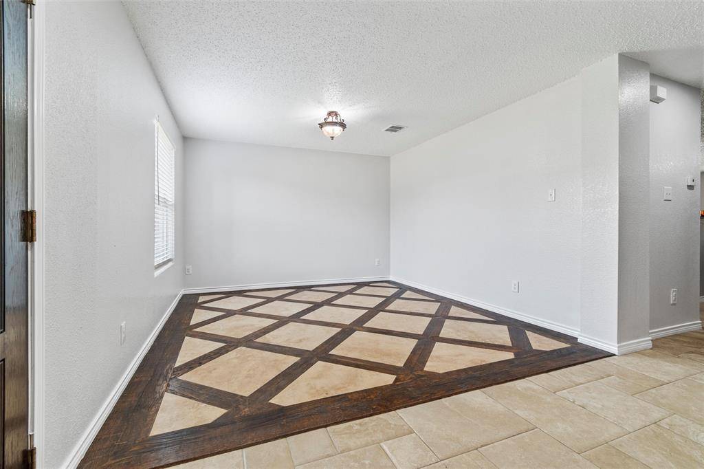 614 Pondview Drive, Cedar Hill, TX 75104