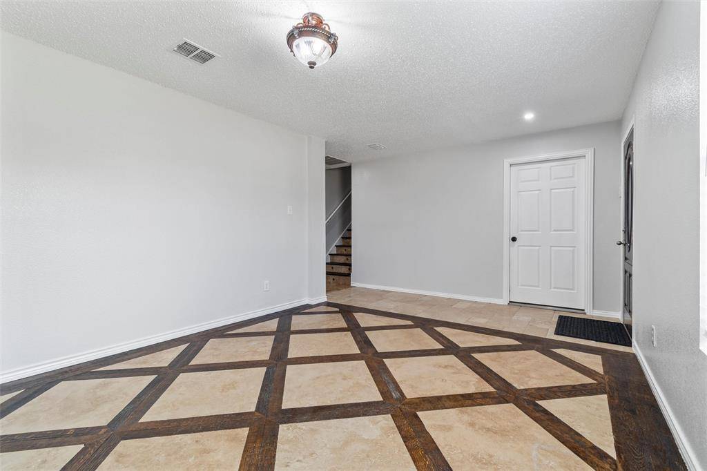 614 Pondview Drive, Cedar Hill, TX 75104