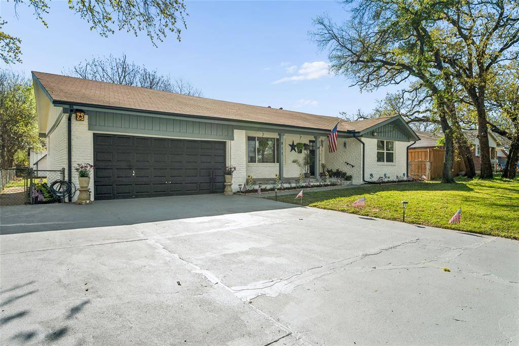 911 Vine Street, Euless, TX 76040