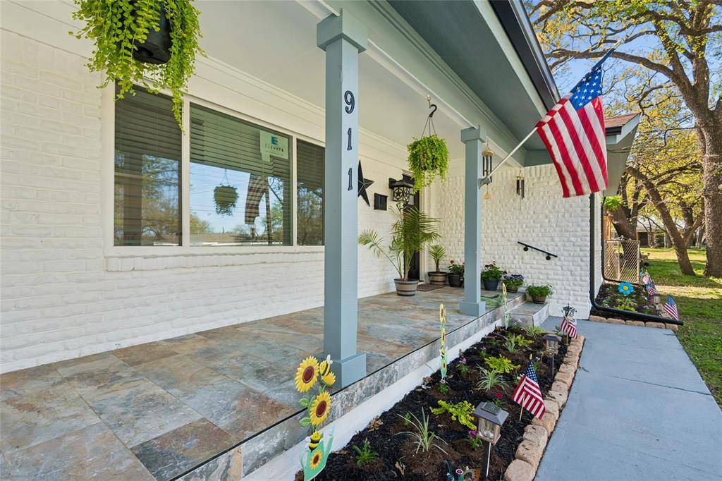 911 Vine Street, Euless, TX 76040