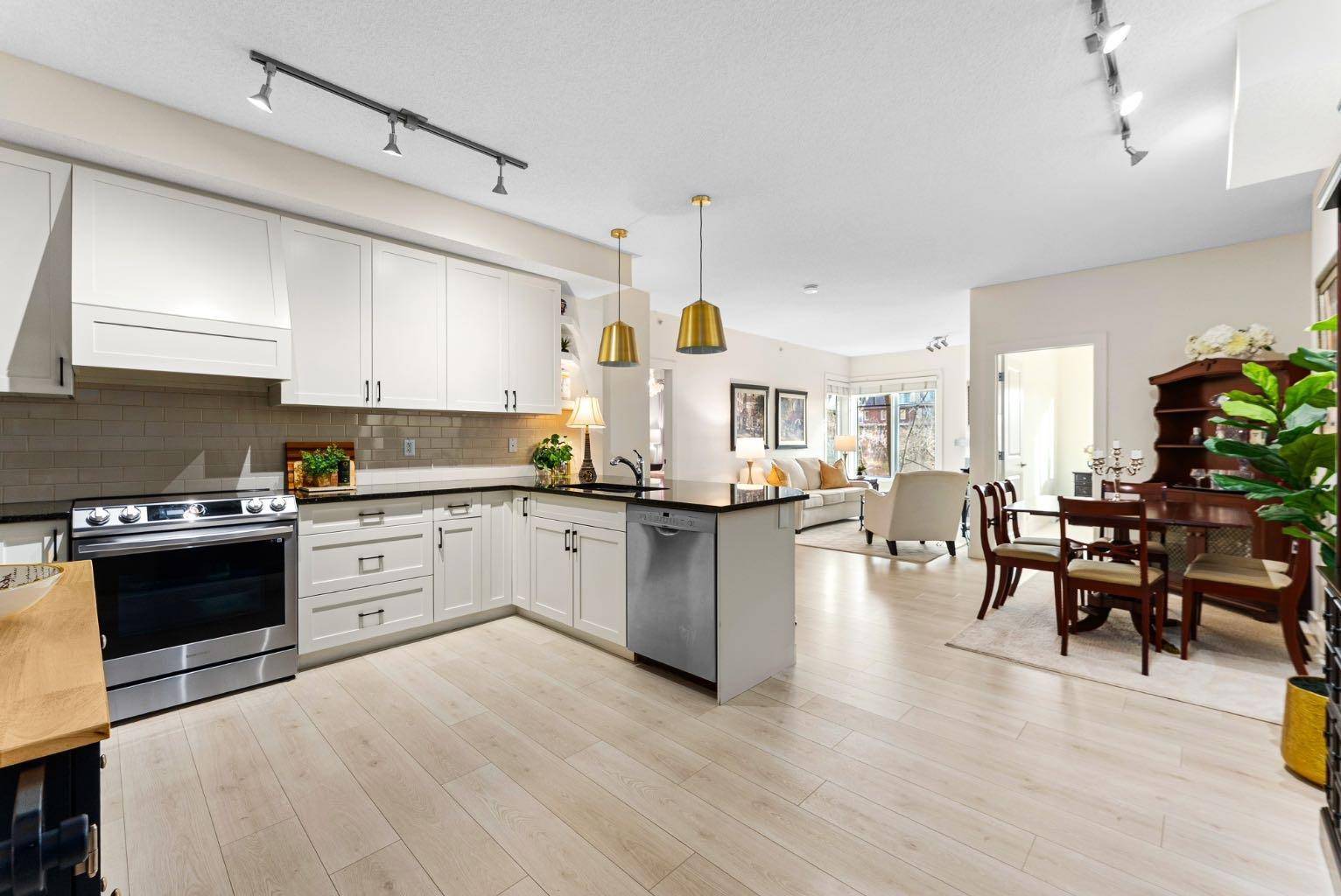 108 25 AVE SW #105, Calgary, AB T2S 0K9