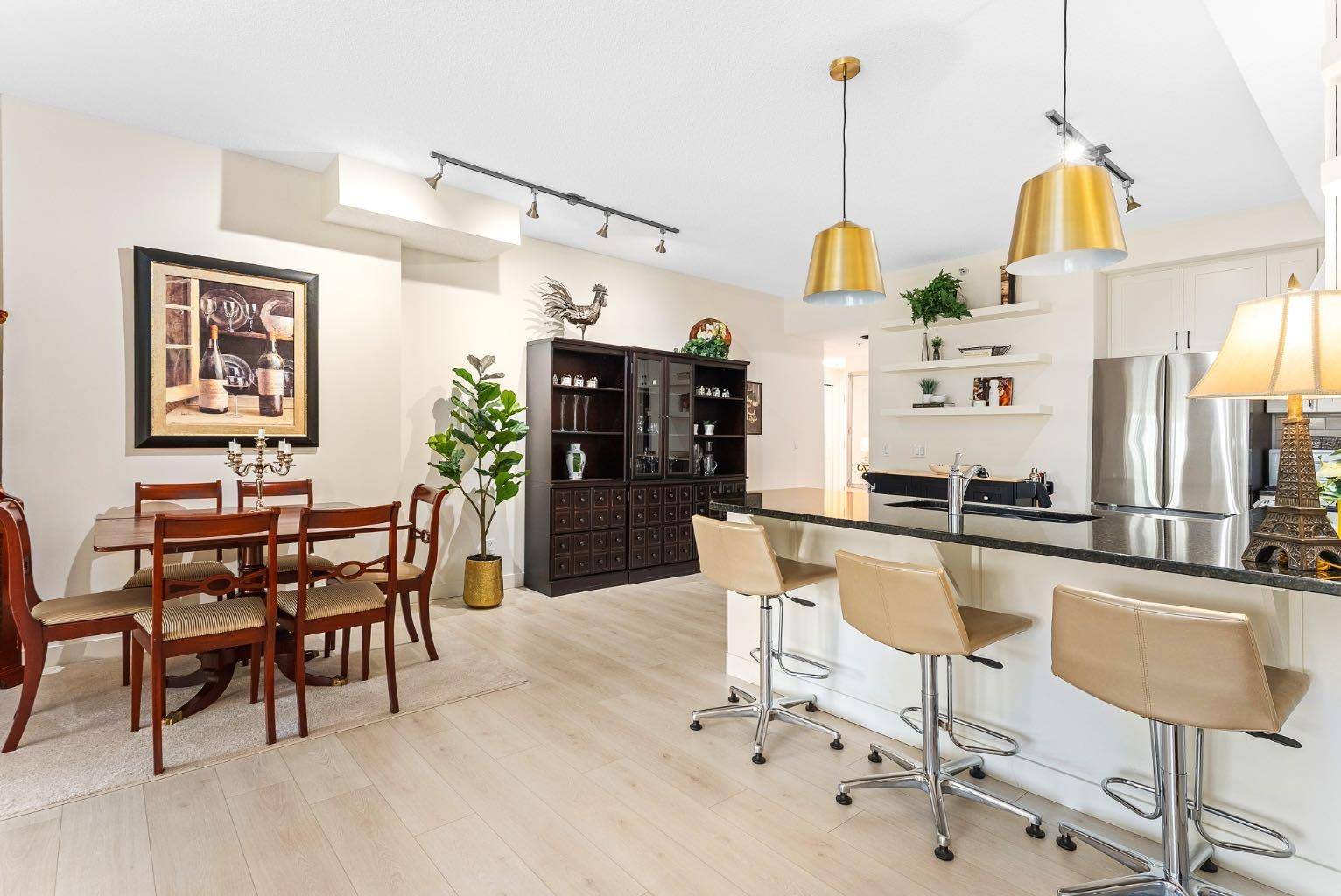 108 25 AVE SW #105, Calgary, AB T2S 0K9