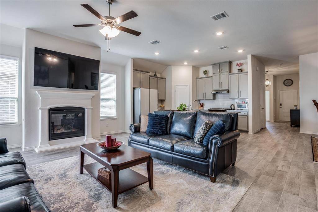 3208 Brady Starr Drive, Aubrey, TX 76227