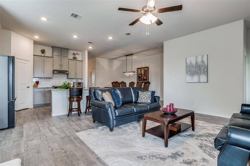 3208 Brady Starr Drive, Aubrey, TX 76227