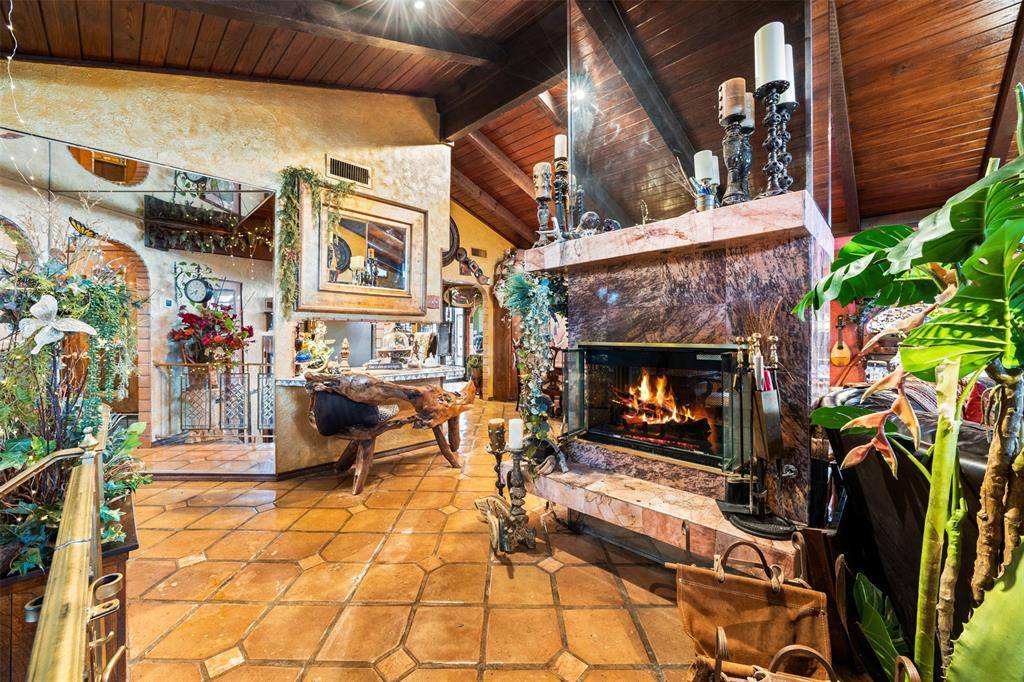 804 Valley Oaks Court, Arlington, TX 76012