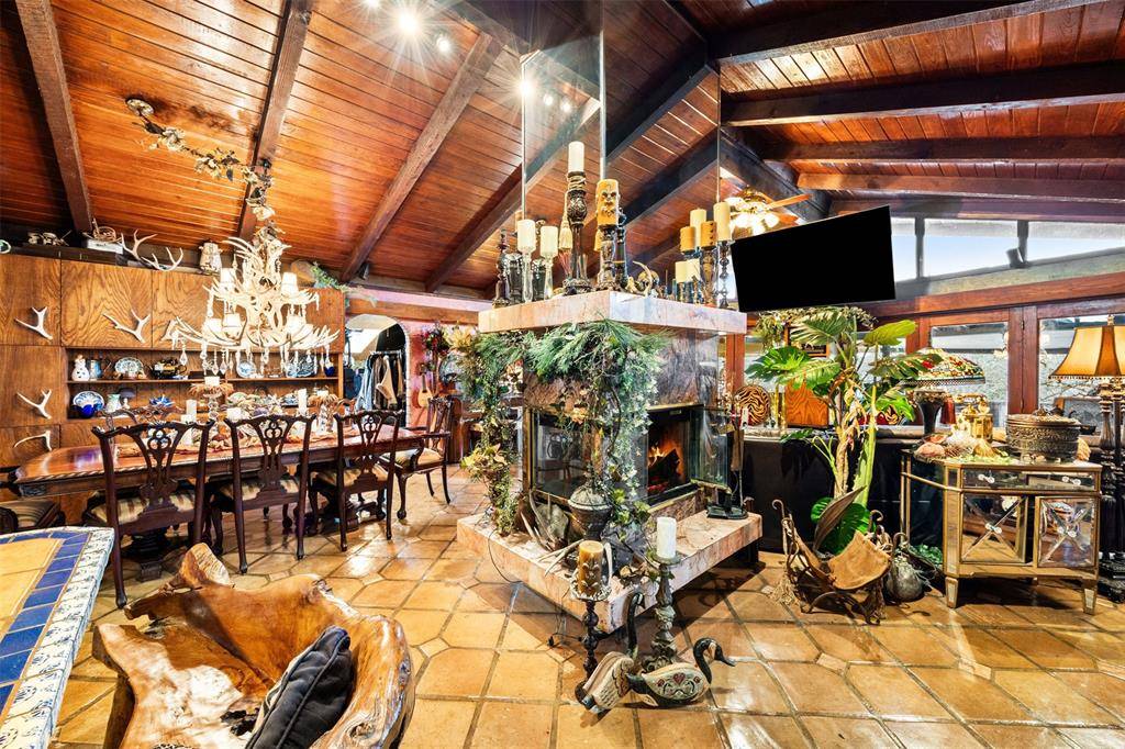 804 Valley Oaks Court, Arlington, TX 76012