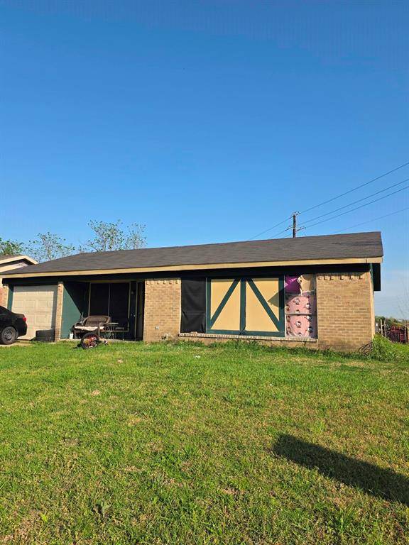 208 Woodgrove Street, Mesquite, TX 75181