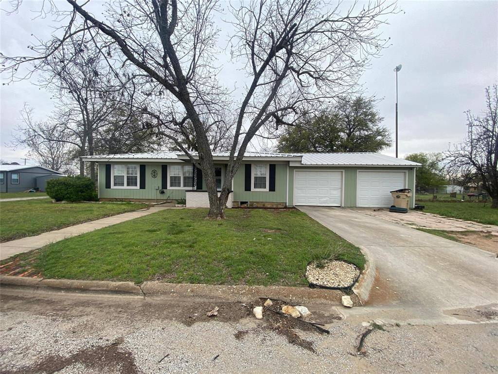 807 Gantt Street, Bangs, TX 76823