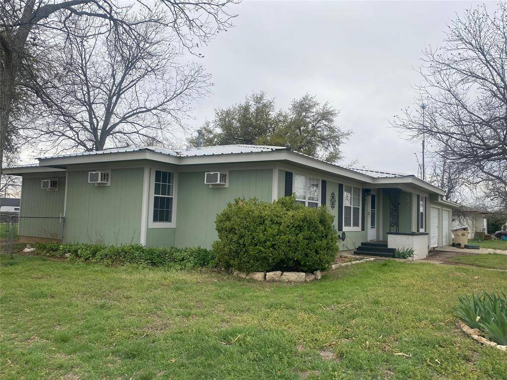 807 Gantt Street, Bangs, TX 76823