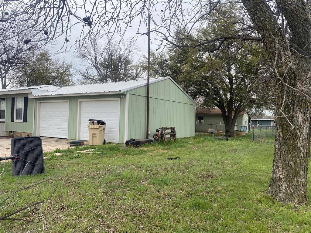807 Gantt Street, Bangs, TX 76823