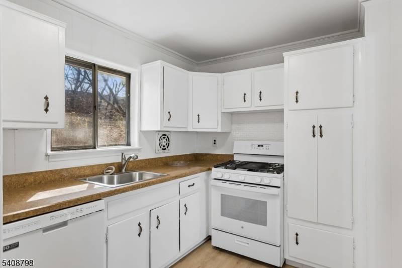 39 Gage Rd, East Brunswick Twp., NJ 08816